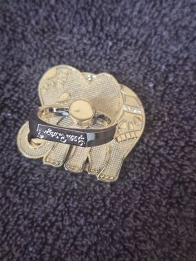 Lilly Pulitzer elephant phone ring holder 💕